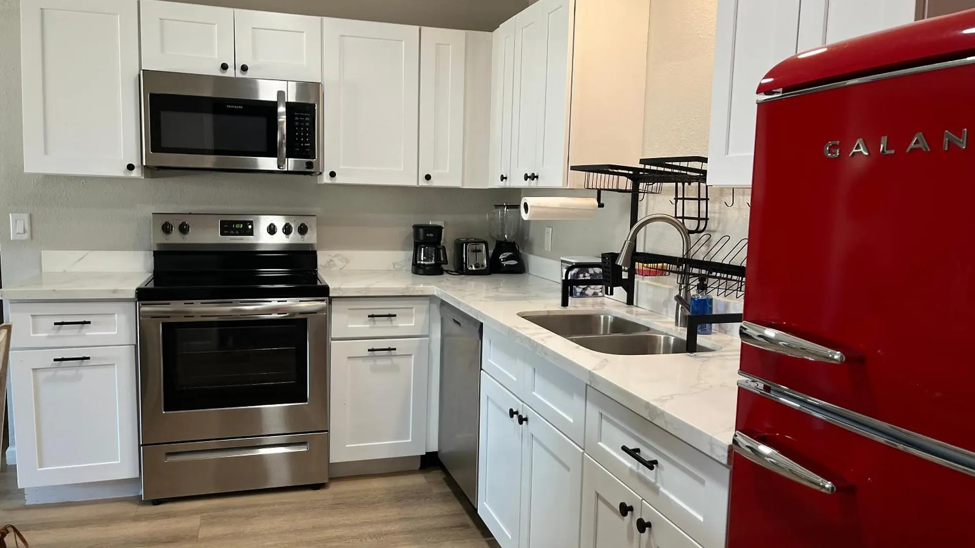 3 Bedroom Phoenix Getaway Walk To Valley Metro 0*,  США