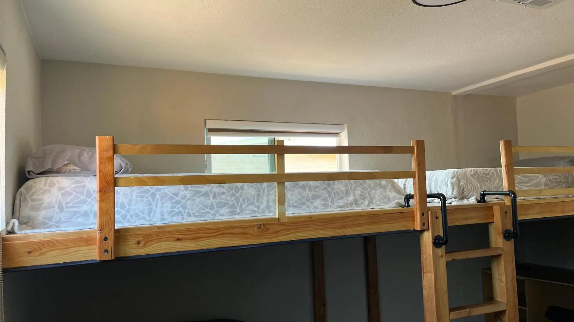 3 Bedroom Phoenix Getaway Walk To Valley Metro 0*,